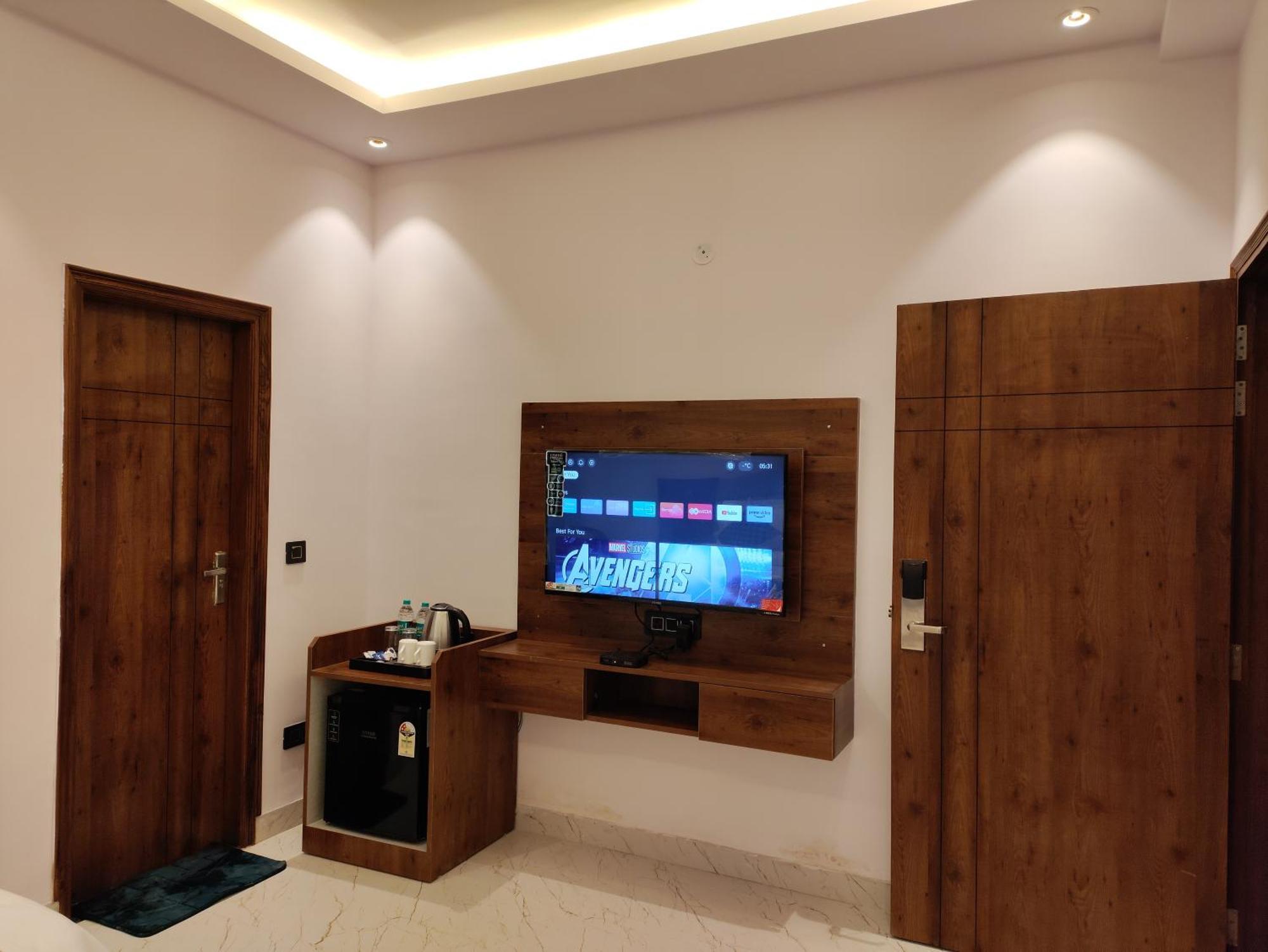 Emerald Suites Greater Noida Phòng bức ảnh
