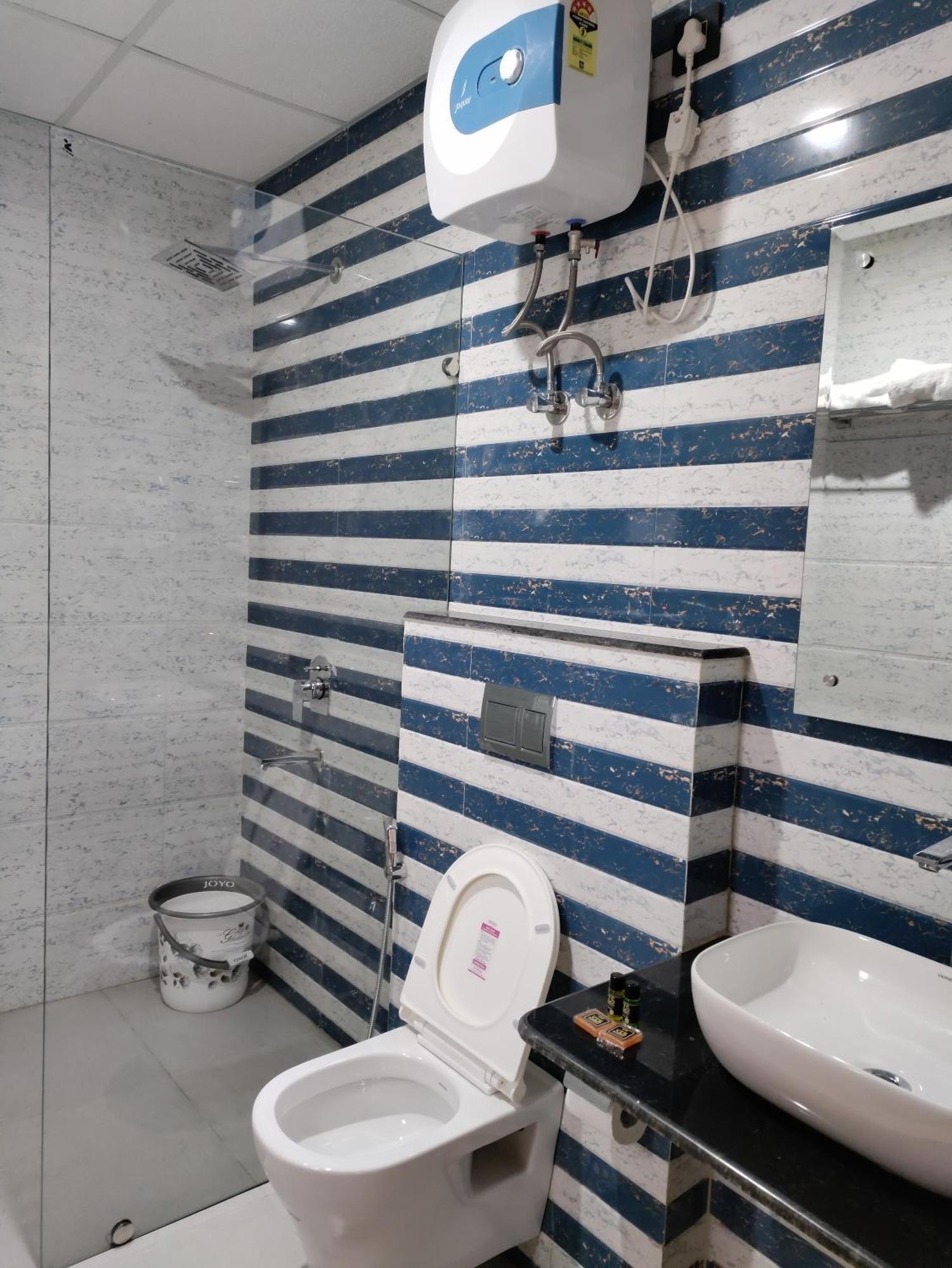 Emerald Suites Greater Noida Phòng bức ảnh