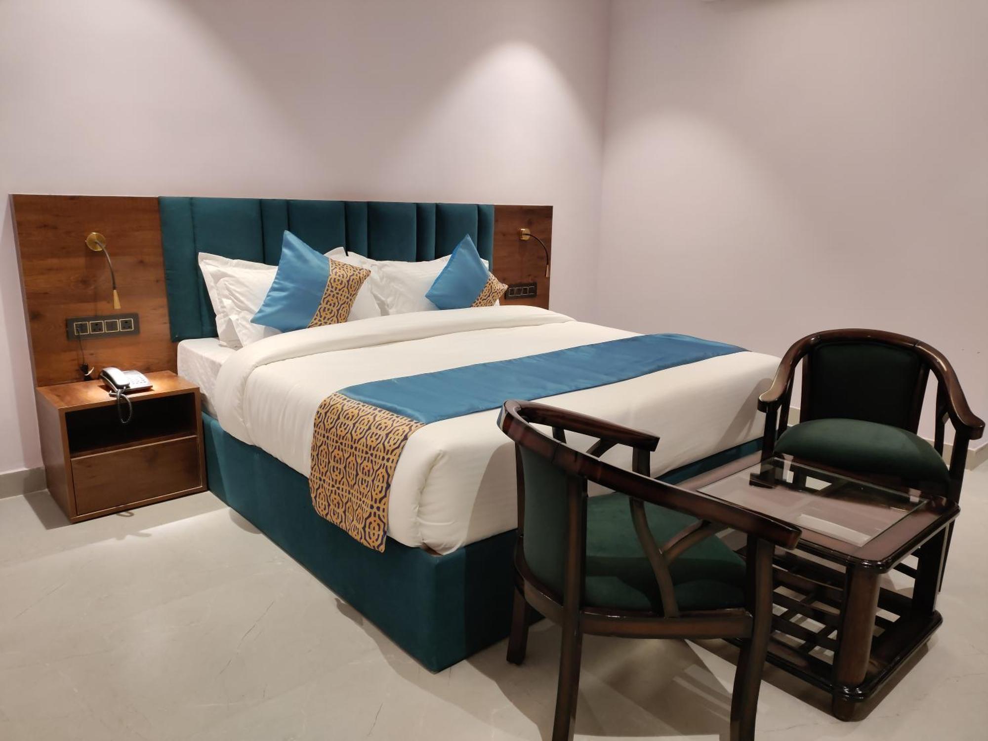 Emerald Suites Greater Noida Ngoại thất bức ảnh