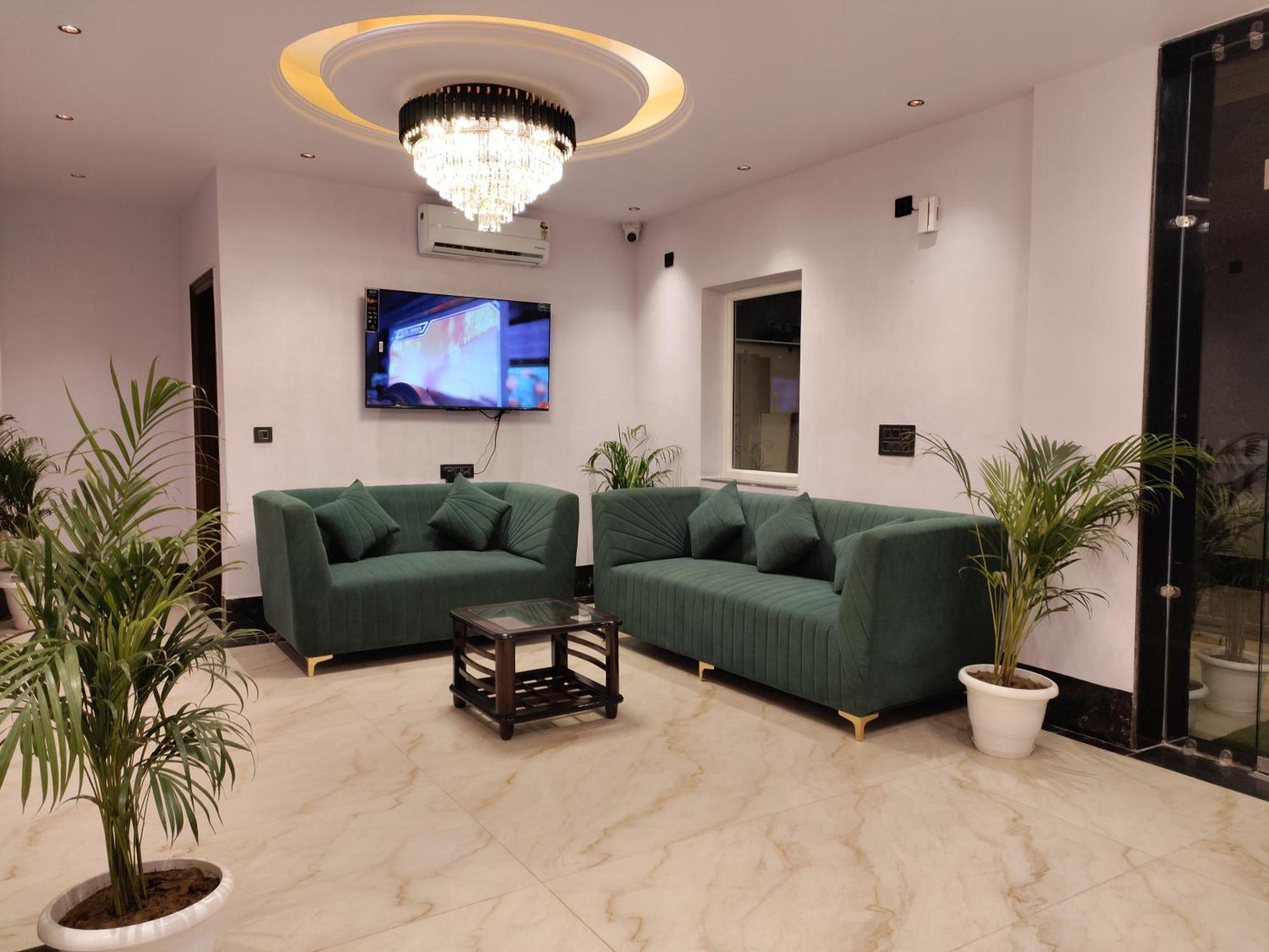Emerald Suites Greater Noida Ngoại thất bức ảnh