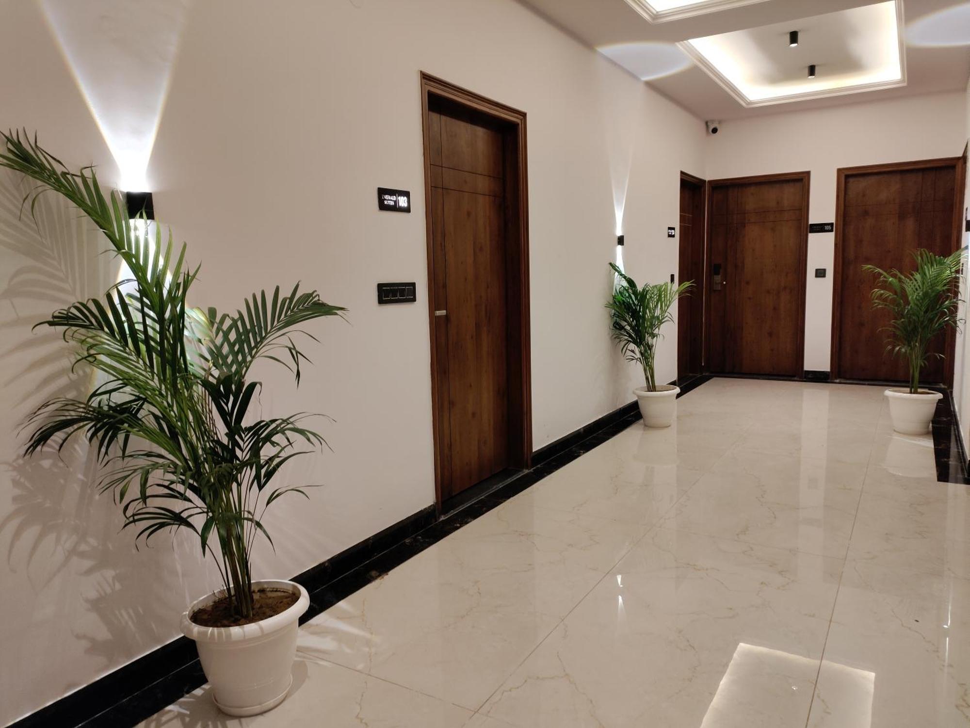 Emerald Suites Greater Noida Ngoại thất bức ảnh