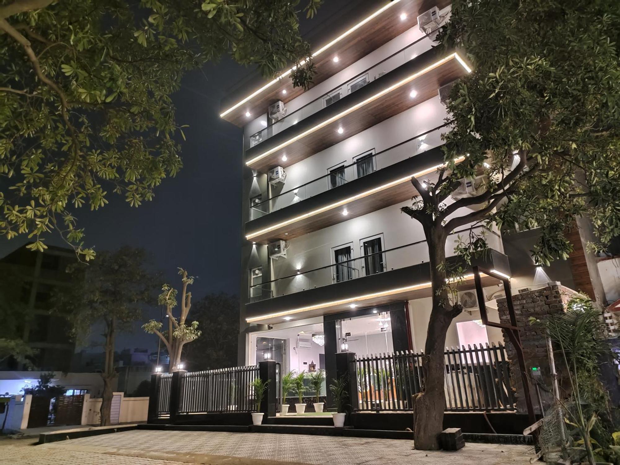 Emerald Suites Greater Noida Ngoại thất bức ảnh