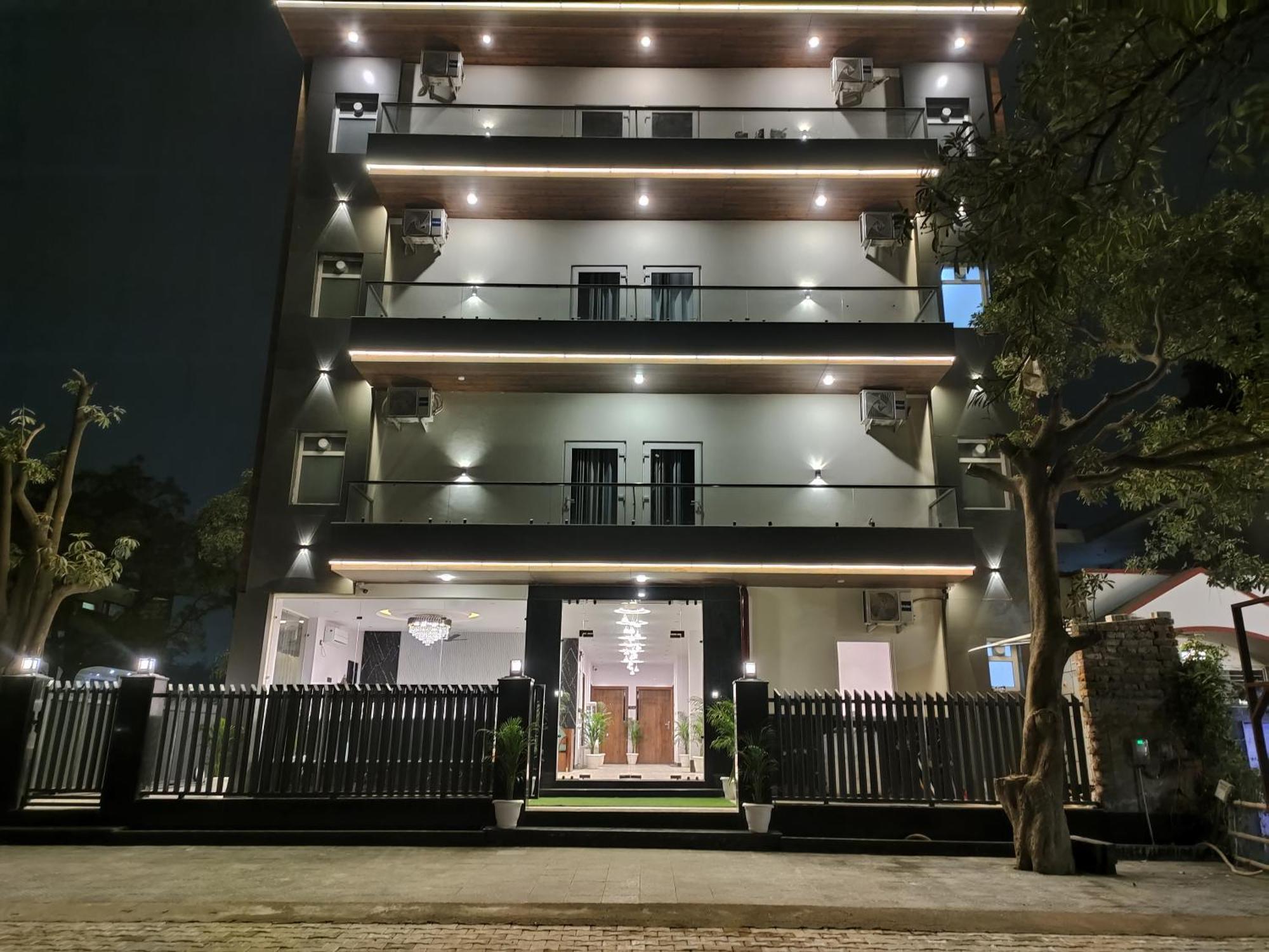 Emerald Suites Greater Noida Ngoại thất bức ảnh