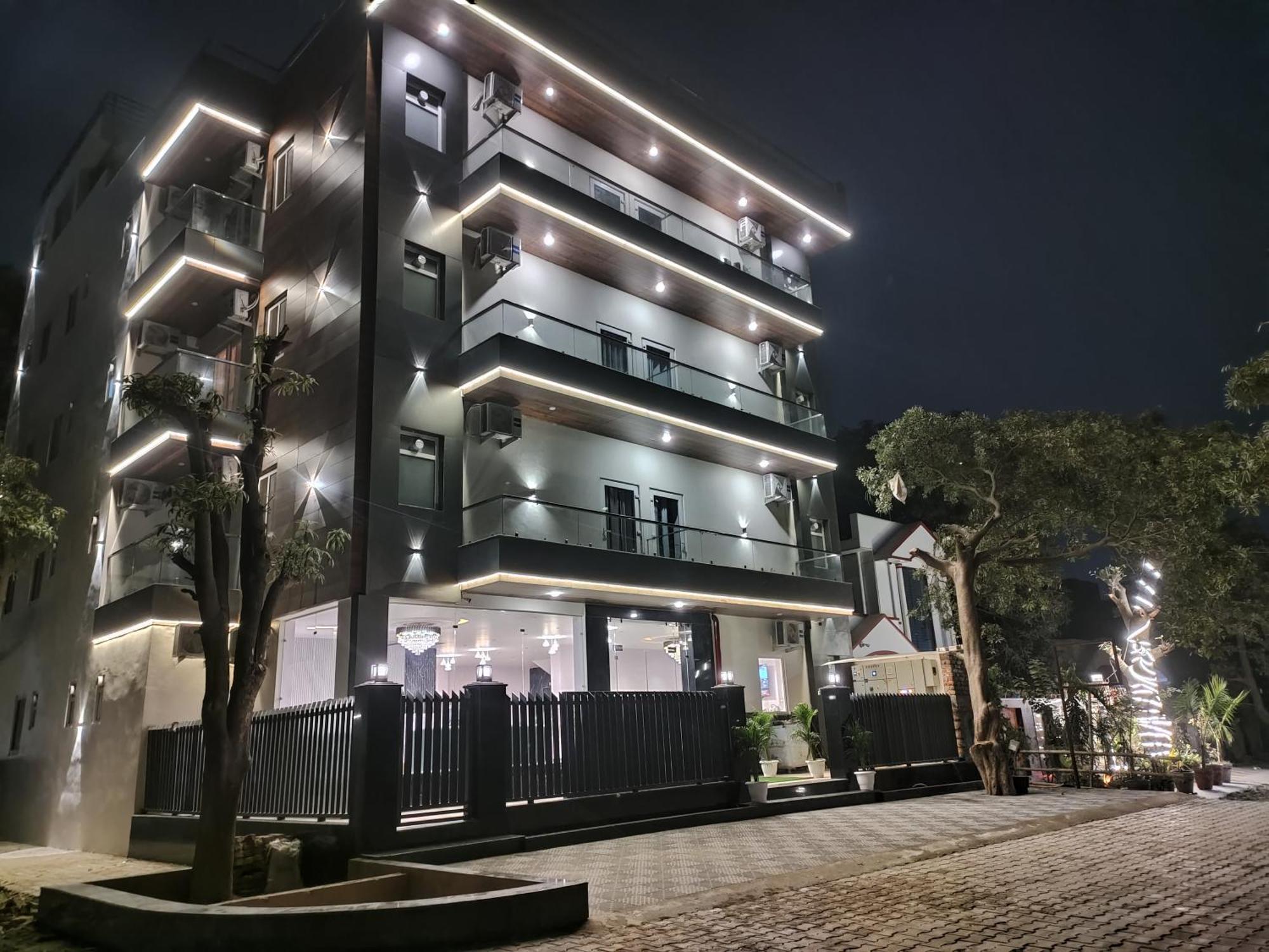 Emerald Suites Greater Noida Ngoại thất bức ảnh