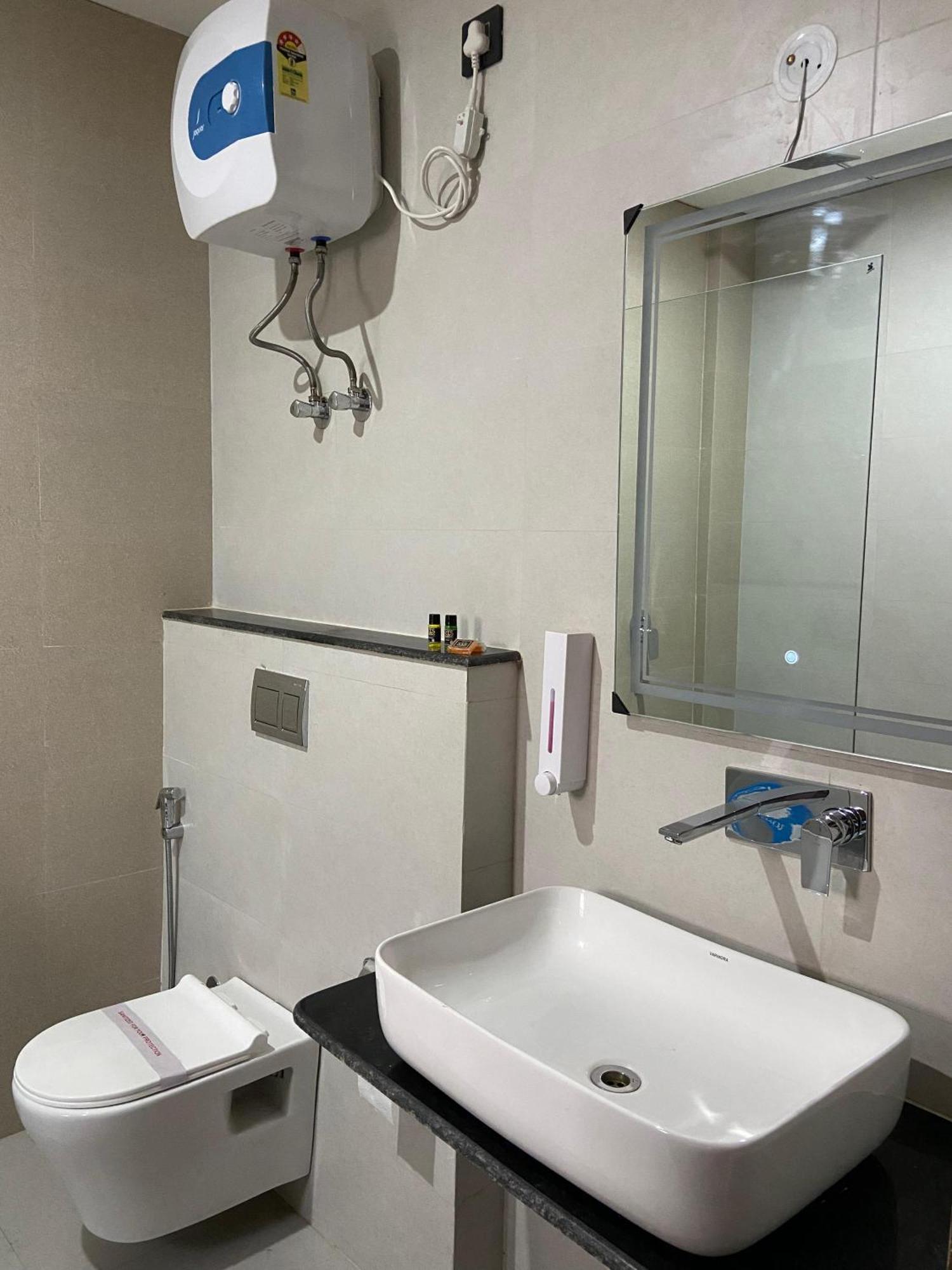 Emerald Suites Greater Noida Phòng bức ảnh