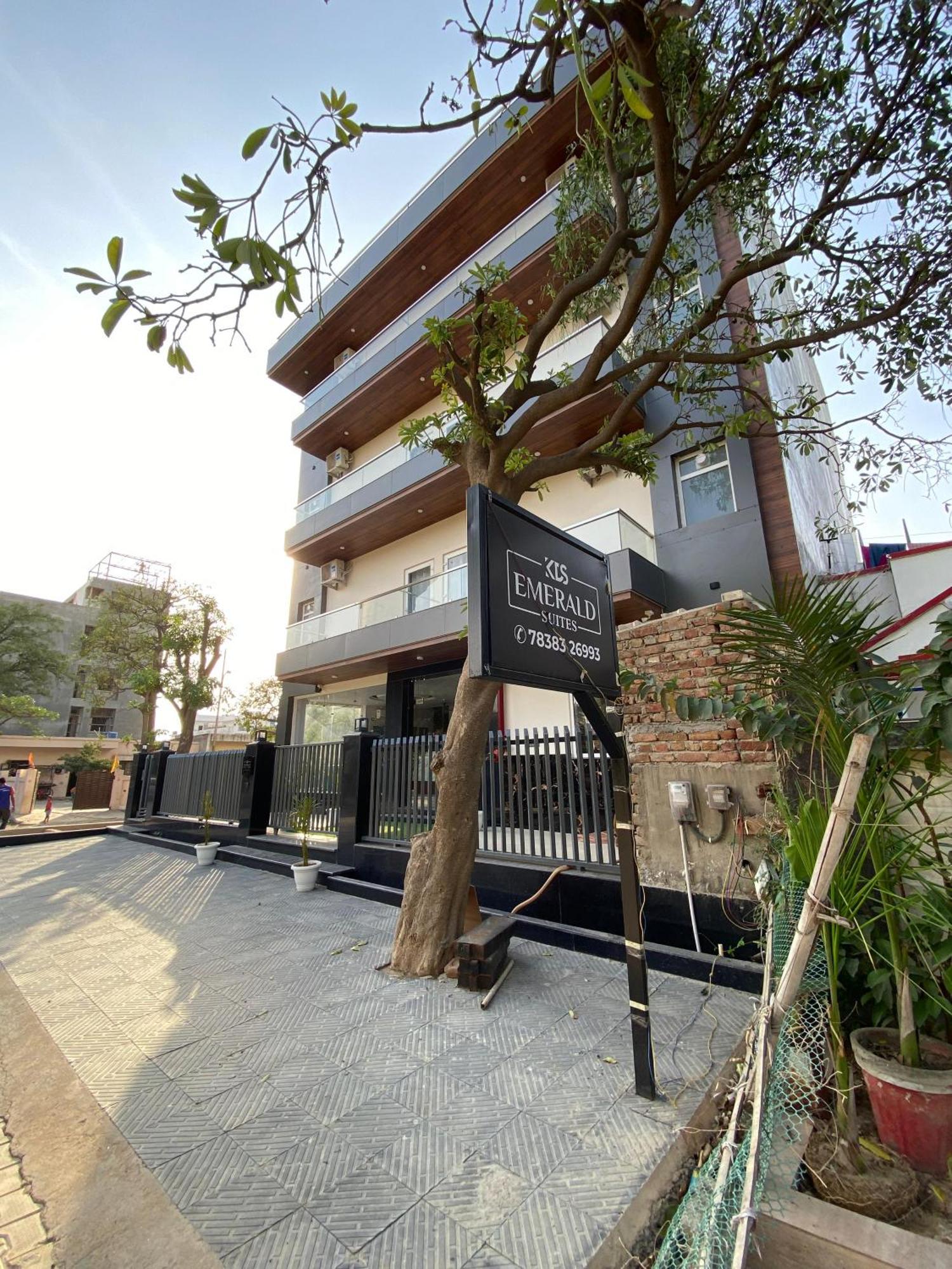 Emerald Suites Greater Noida Ngoại thất bức ảnh