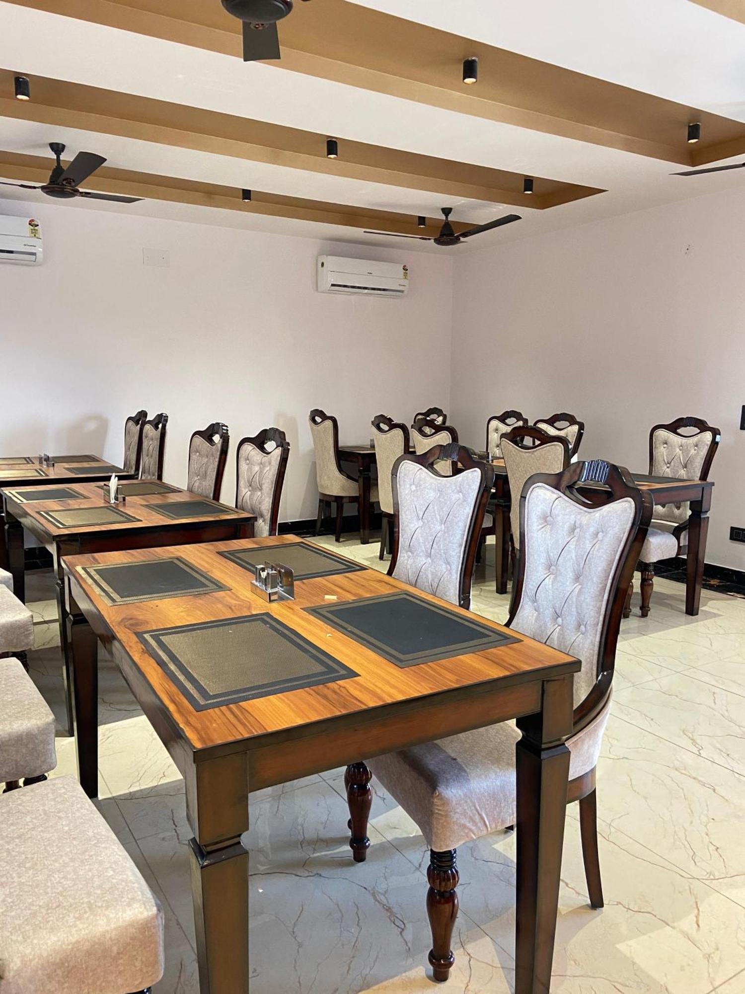 Emerald Suites Greater Noida Ngoại thất bức ảnh
