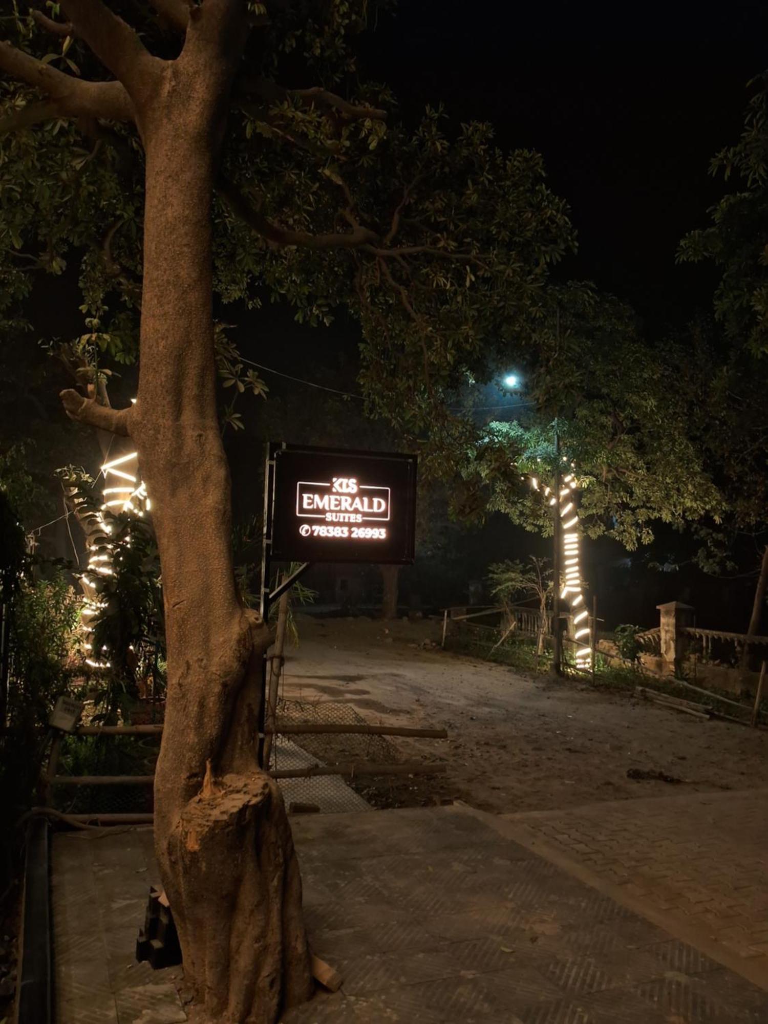 Emerald Suites Greater Noida Ngoại thất bức ảnh