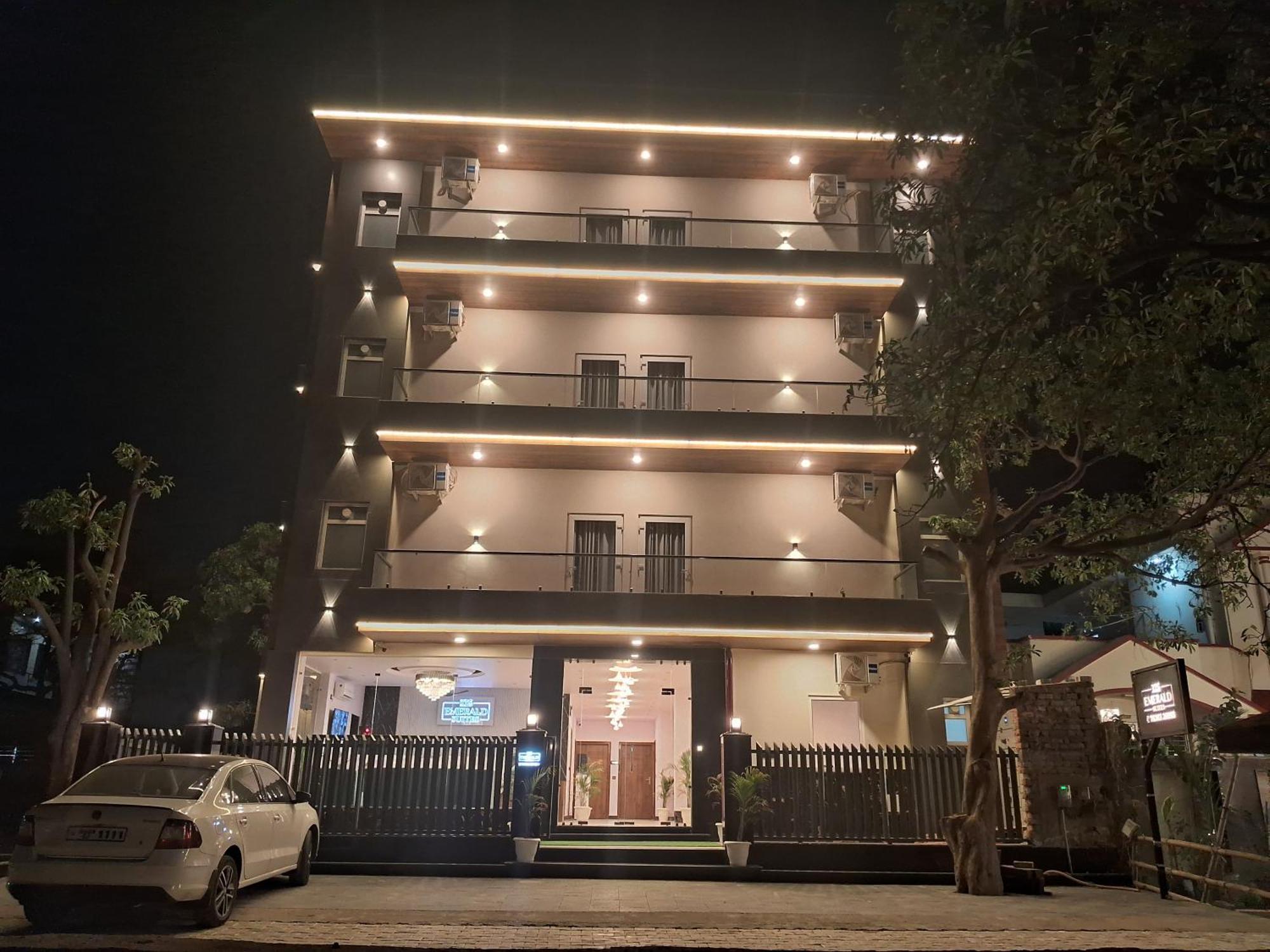Emerald Suites Greater Noida Ngoại thất bức ảnh