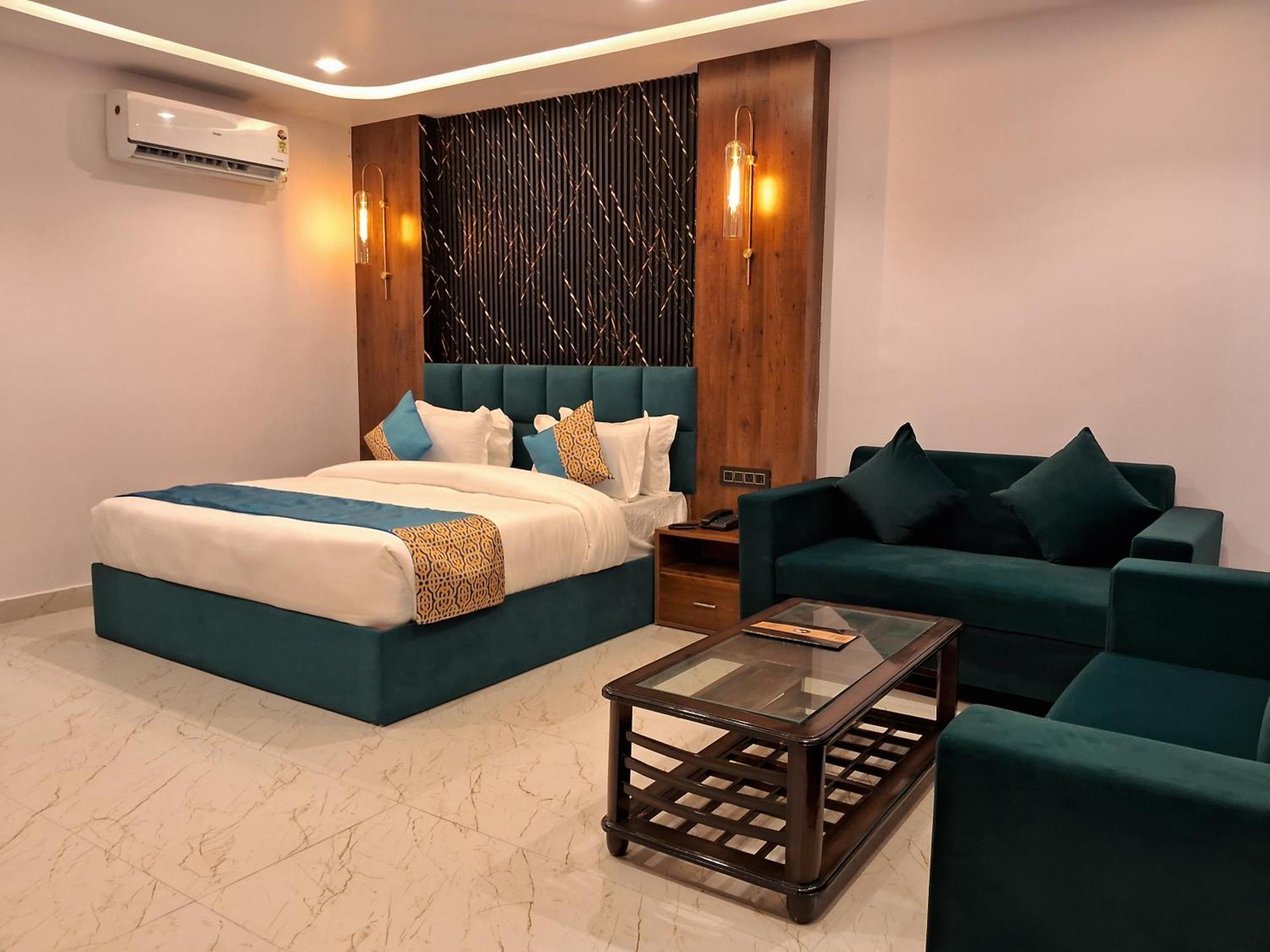 Emerald Suites Greater Noida Phòng bức ảnh