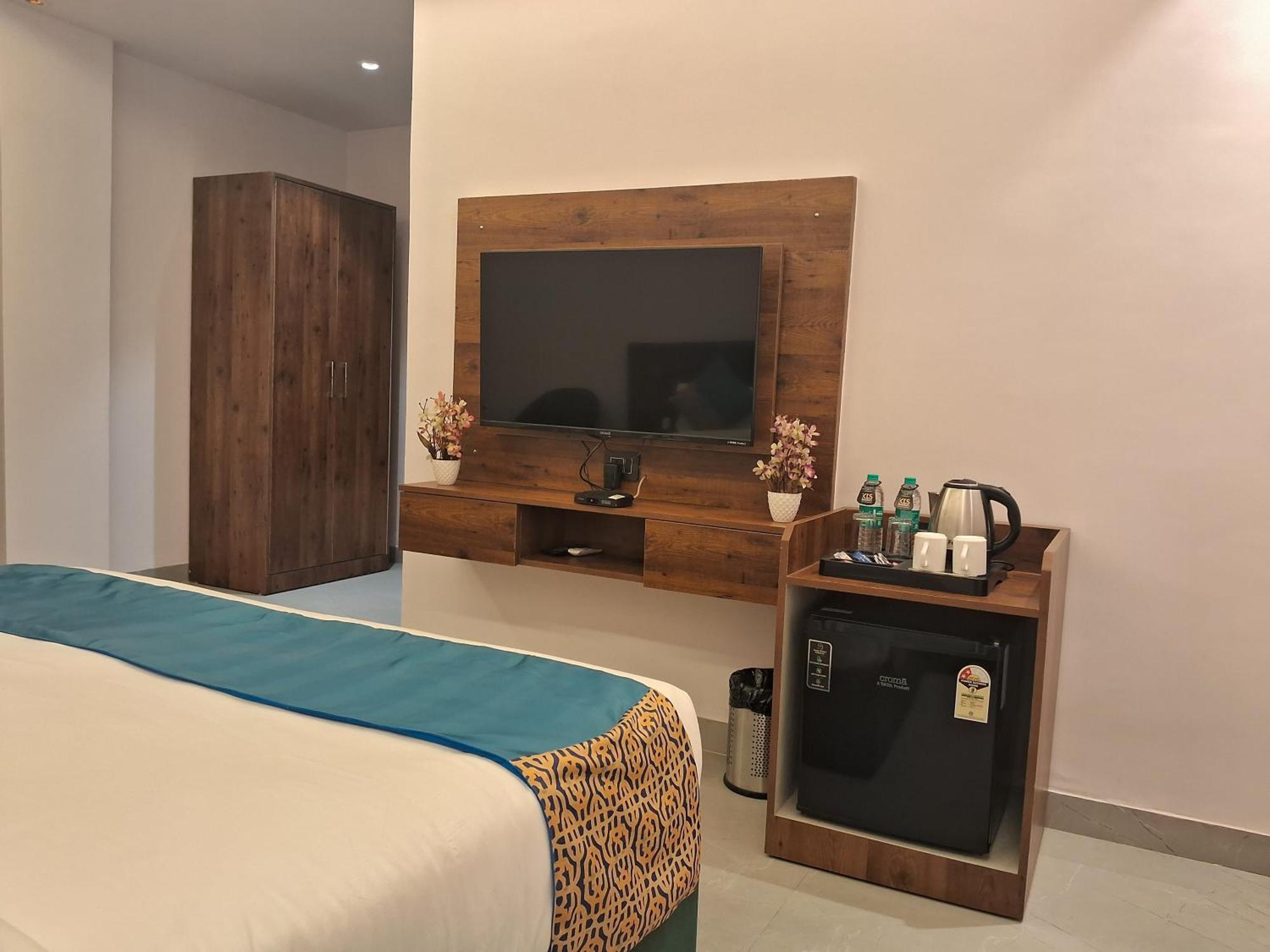Emerald Suites Greater Noida Phòng bức ảnh