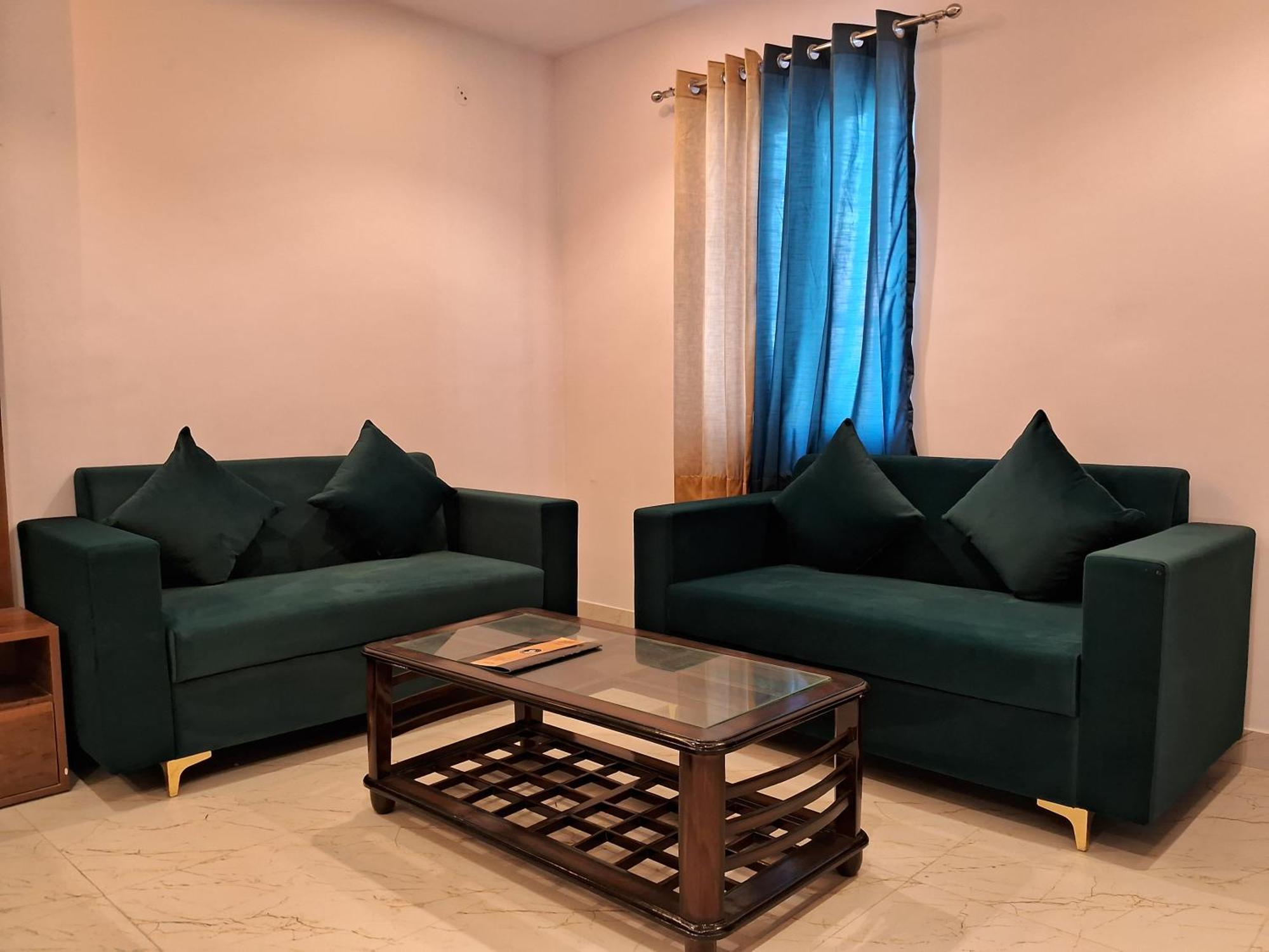 Emerald Suites Greater Noida Phòng bức ảnh