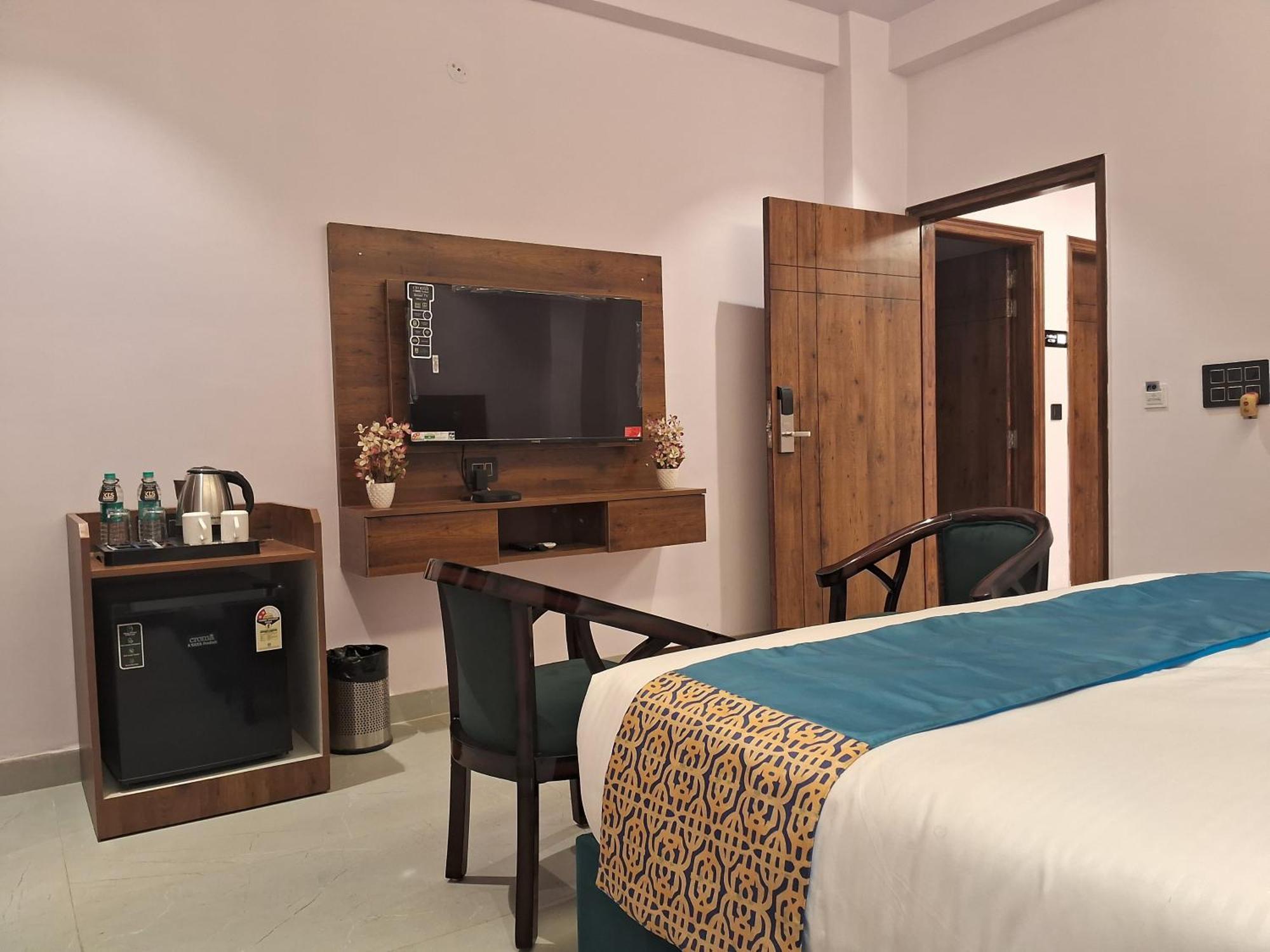 Emerald Suites Greater Noida Phòng bức ảnh