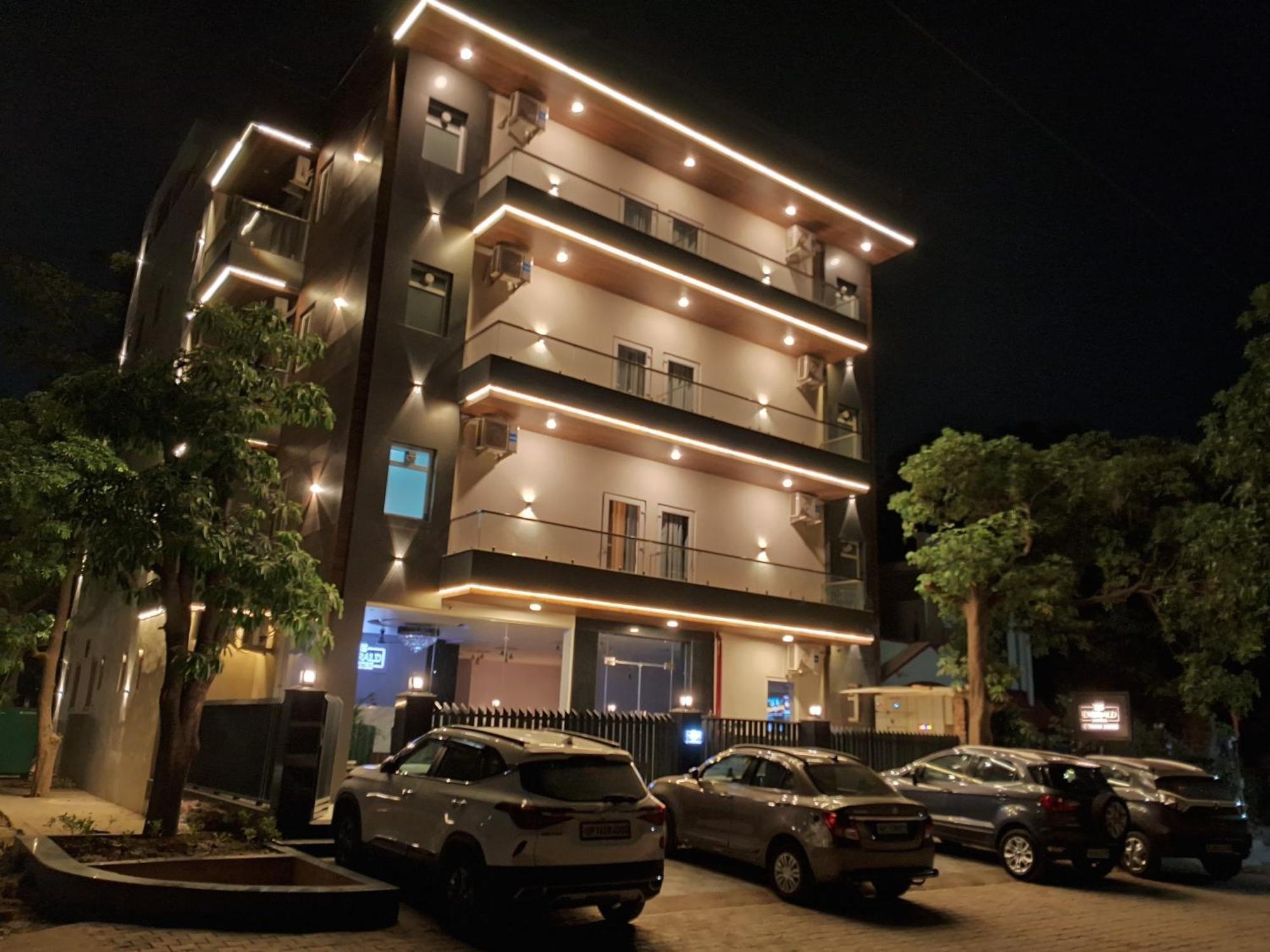 Emerald Suites Greater Noida Ngoại thất bức ảnh