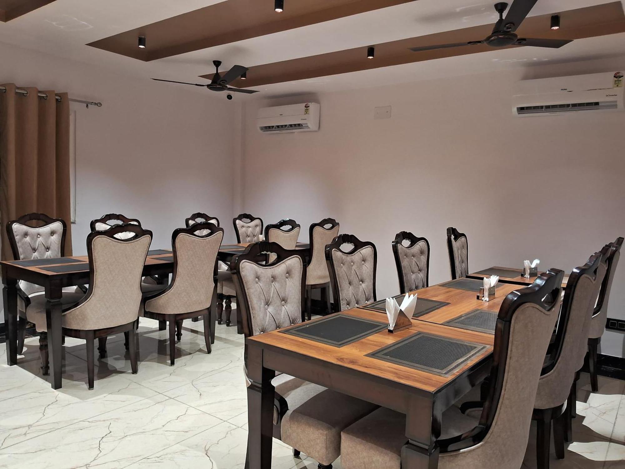 Emerald Suites Greater Noida Ngoại thất bức ảnh