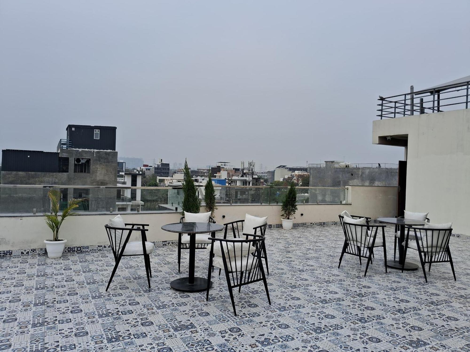 Emerald Suites Greater Noida Ngoại thất bức ảnh
